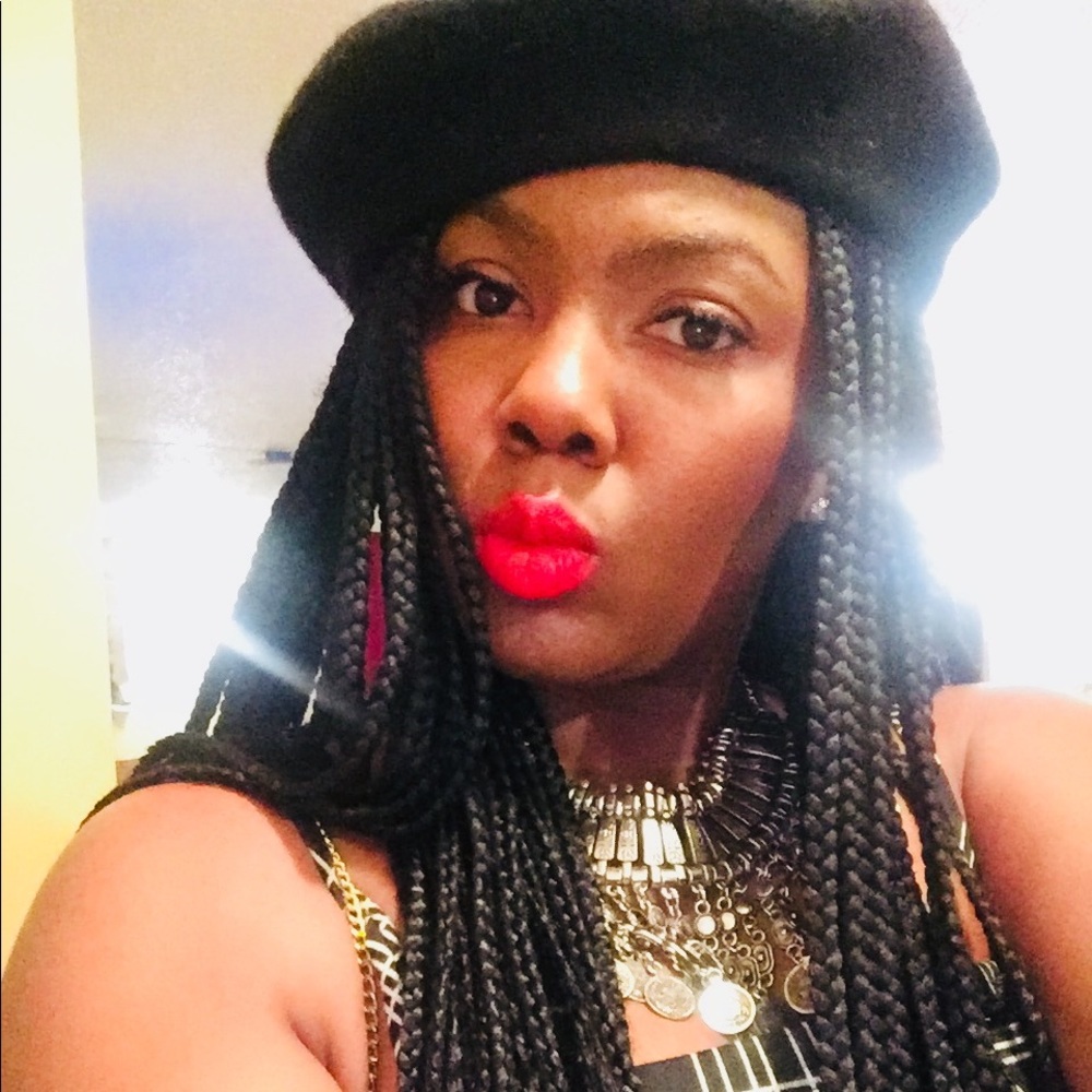 Meet your Posher, Keneshia